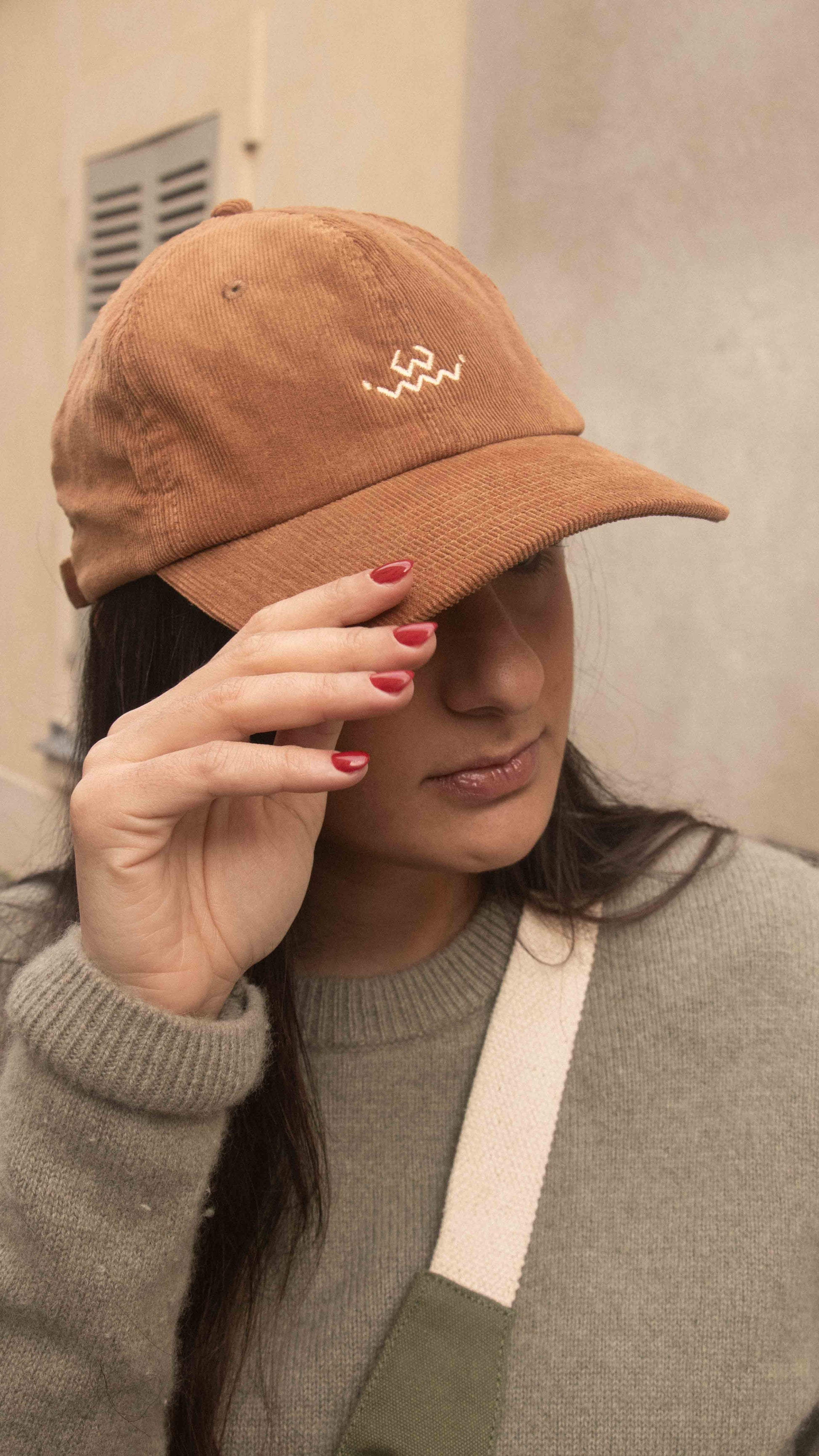 Casquette tara caramel  velours cotele - vue portee