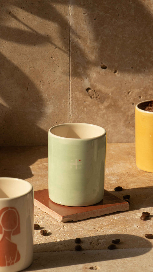 RIF - Mug en céramique artisanal vert amande